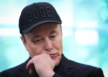 Battle Builds Over Elon Musk’s $1 Trillion Tesla Pay Package