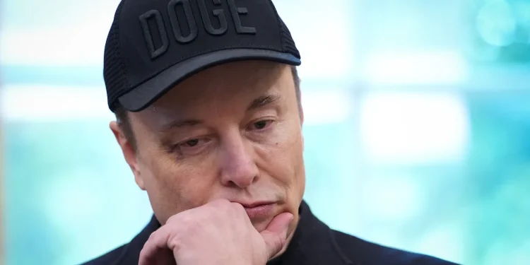 Battle Builds Over Elon Musk’s $1 Trillion Tesla Pay Package