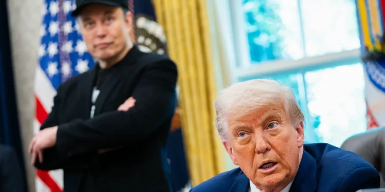 America’s Billionaires Gain $698 Billion in 2025 as Trump’s Tax Plan Looms