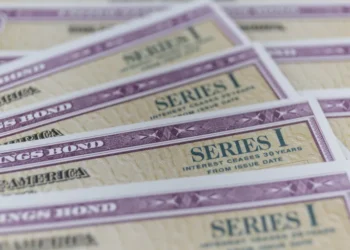 US Debt and Corporate Bond Surge Collide as War Spending Lifts Borrowing Costs